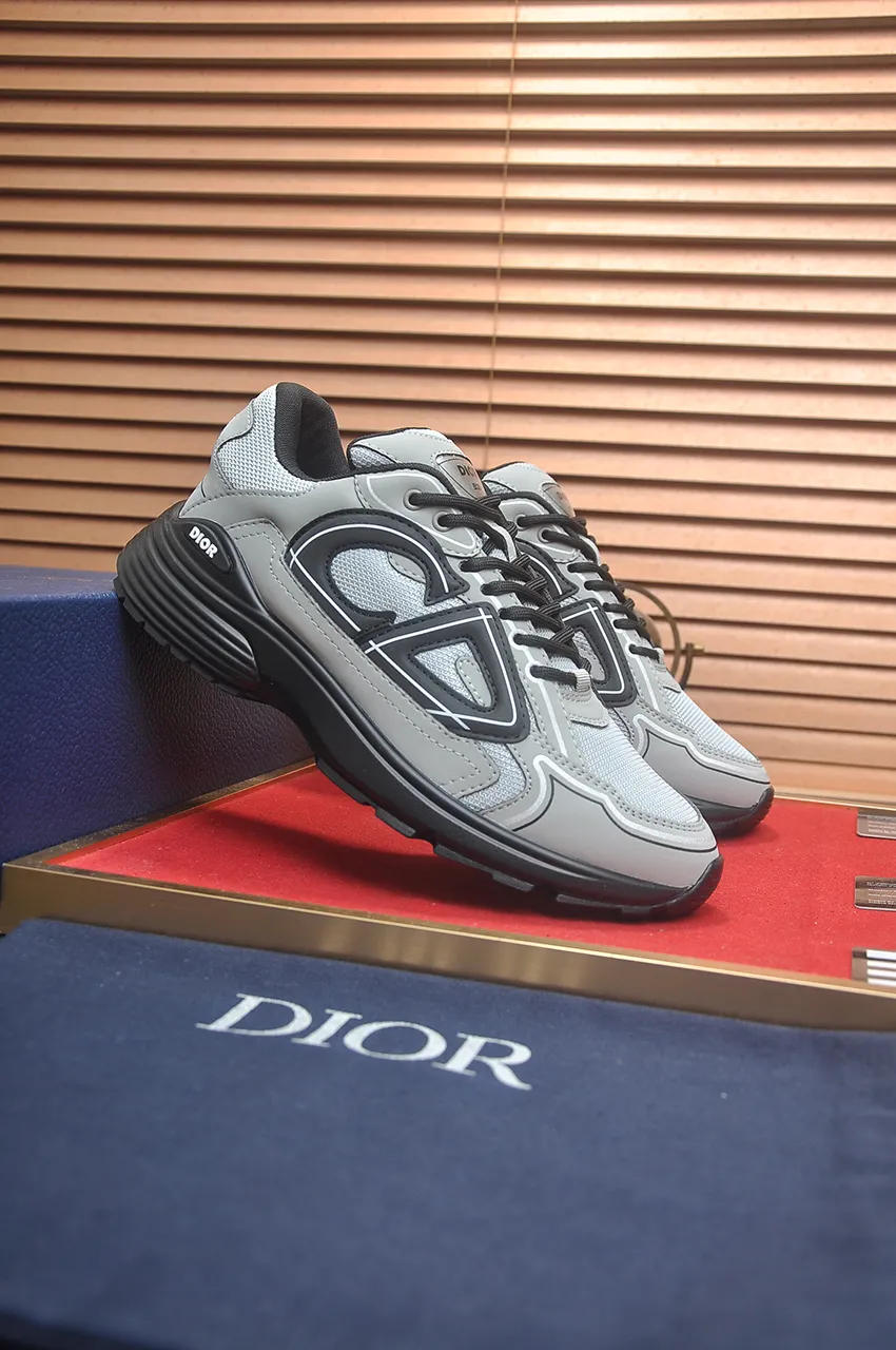Men's men's shoes 💰: 500💶 (top original order) Brand: Dior (Dior) Standard code: Men's code 38-44 (45 customized) Grade: Same as the official website Material: Top original cowhide spliced ​​together Original wear-resistant and lightweight outsole Style category: Fashionable casual shoes Distinguished luxury brand elements top luxury Color: Actual picture color